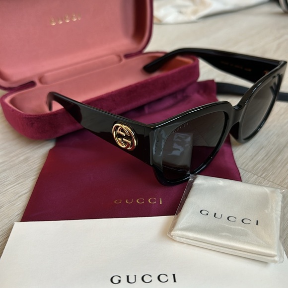 Authentic Gucci Oversized Sunnies - Picture 1 of 8